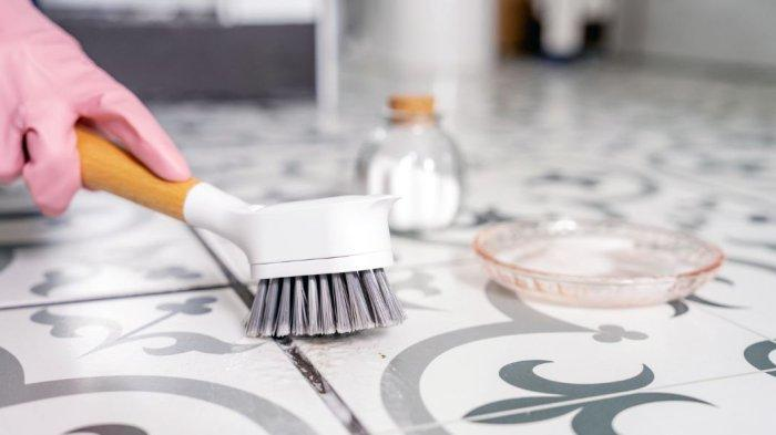 Lantai Kotor dan Berlumut Bisa Bahayakan Kesehatan Keluarga